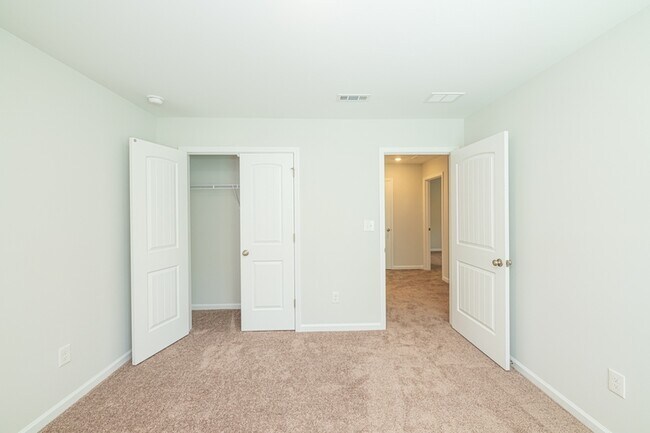 Building Photo - 165 Paper Birch Trl