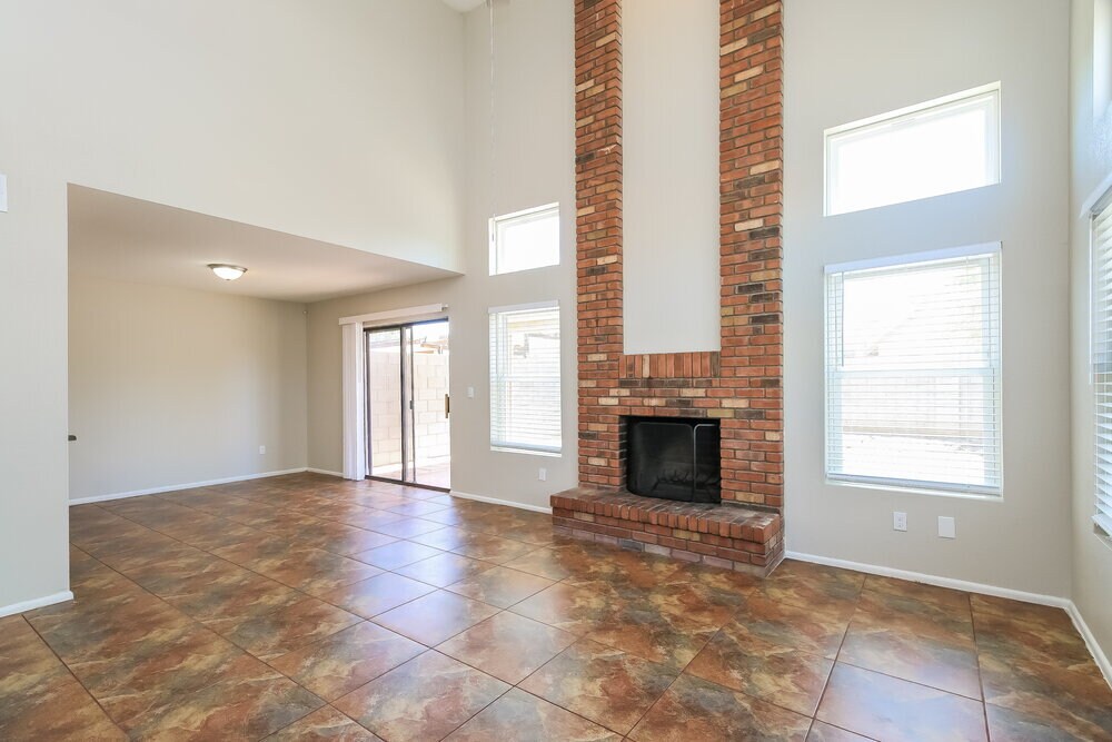 Building Photo - 1755 E Javelina Ave