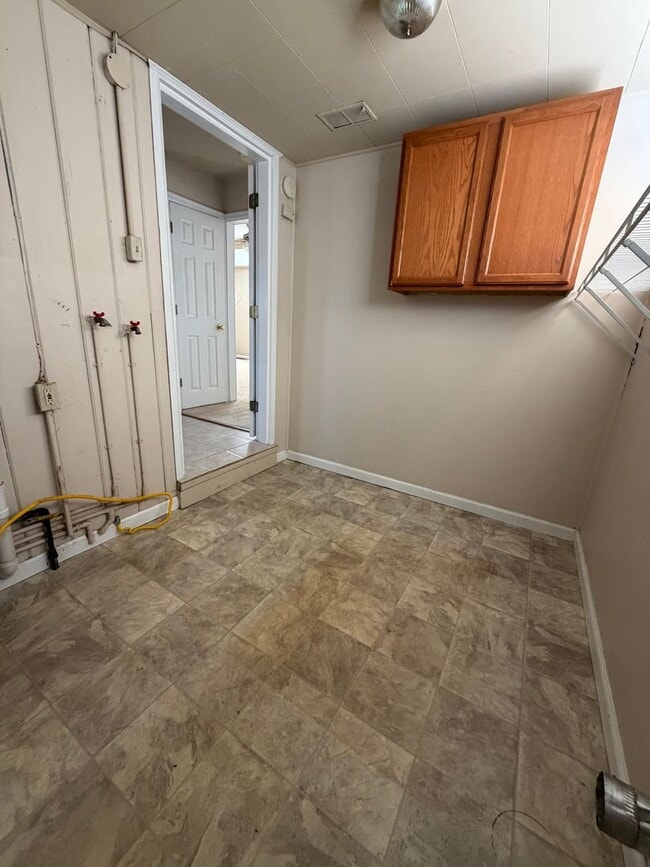 Building Photo - 1225 W Main St