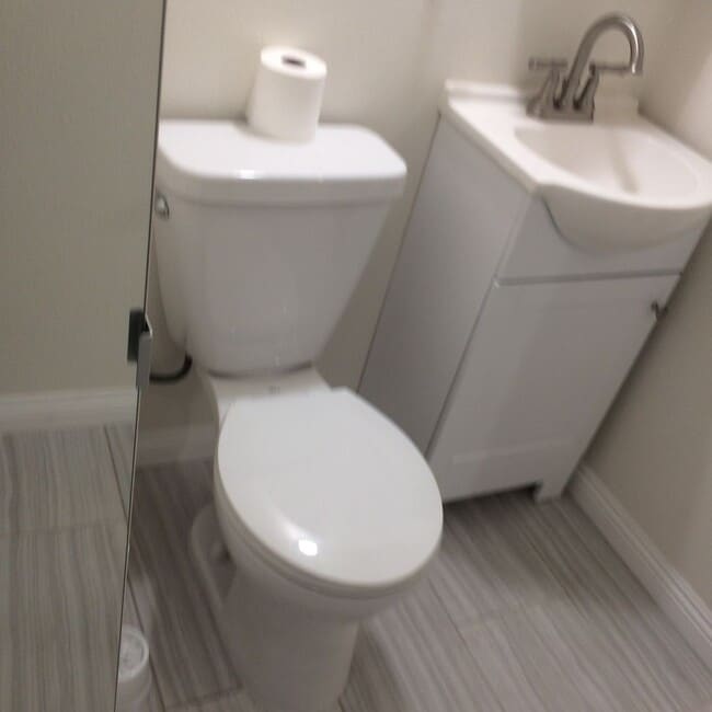 Building Photo - Updated centrally located 2 bedroom 1 bath
