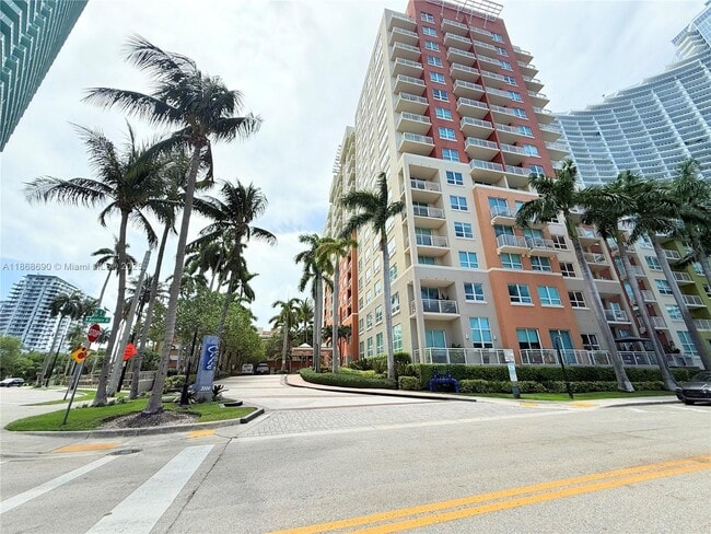 Building Photo - 2000 N Bayshore Dr