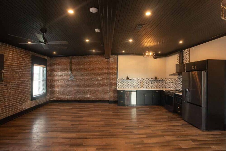 Building Photo - 1529 W Market St
