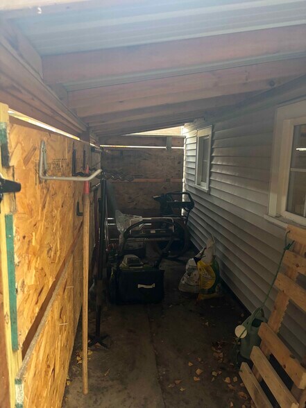 Building Photo - 3276 S Lenox St