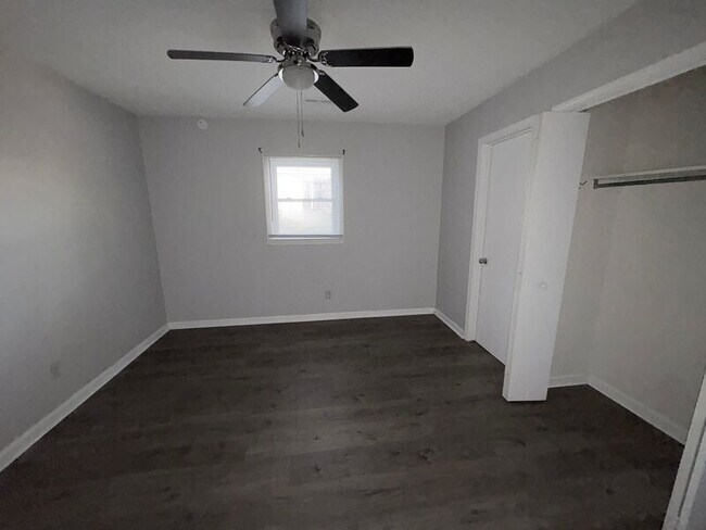 Building Photo - 212 Pelican Ln