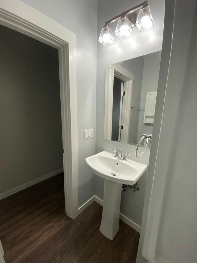 Unit 518-A Bathroom Alt View - 518-524 6th Ave