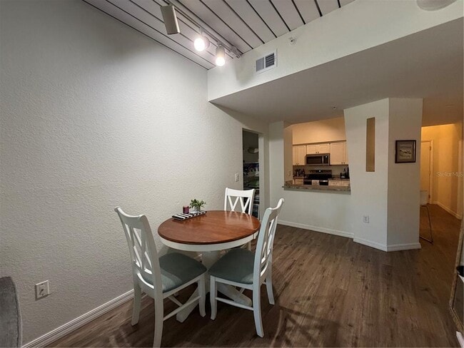 Building Photo - 2421 W Horatio St