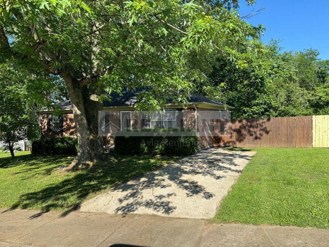 Building Photo - 105 Aster Pl