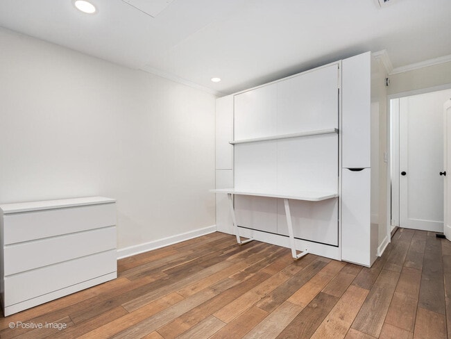 Building Photo - 21 W Goethe St