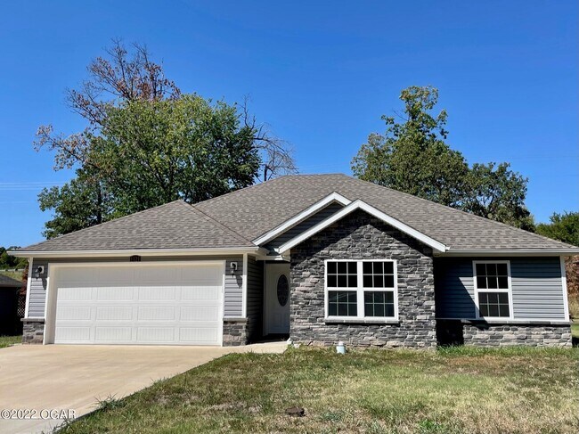 Primary Photo - 1121 E 42nd St