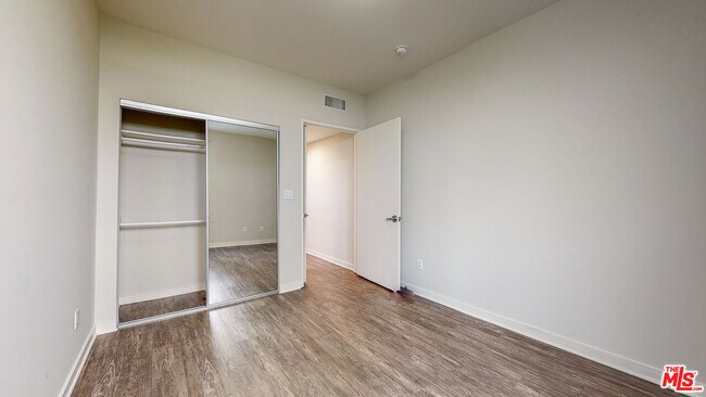Building Photo - 1545 S Bentley Ave