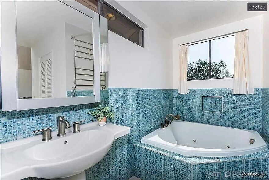 Building Photo - 10734 Chinon Cir