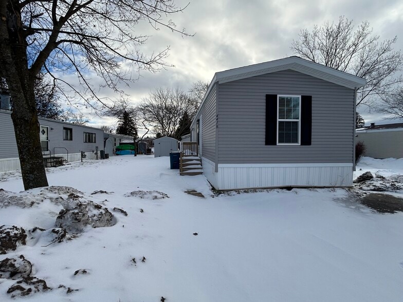 Building Photo - 4418 E Daisy Ln