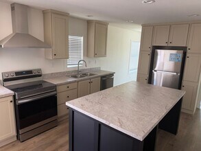 Building Photo - 3 Bedroom 2 Bath Home Near Tropicana & Nellis