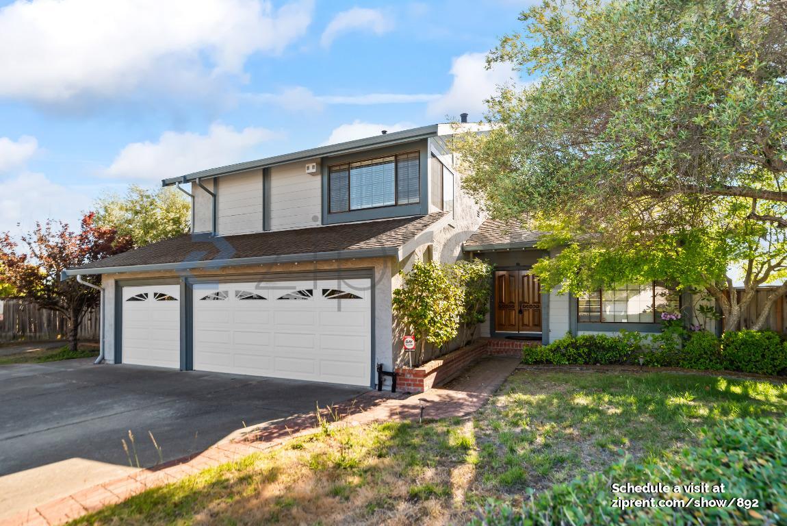 Building Photo - 3700 Hidden Springs Ct