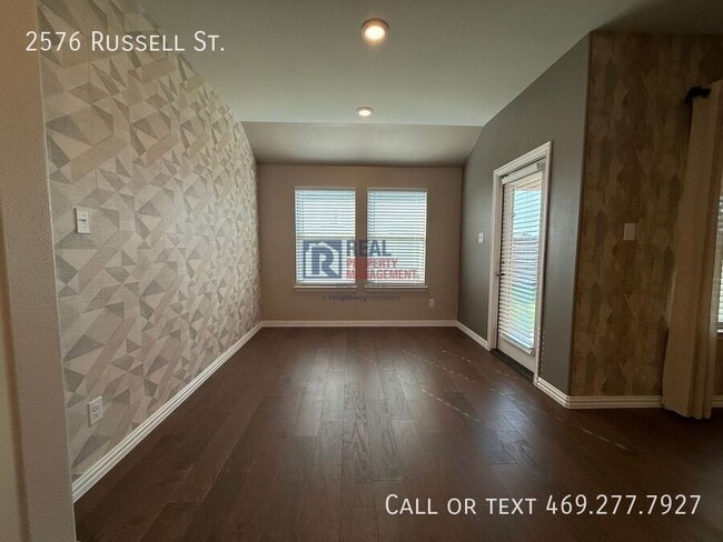 Building Photo - 2576 Russell St