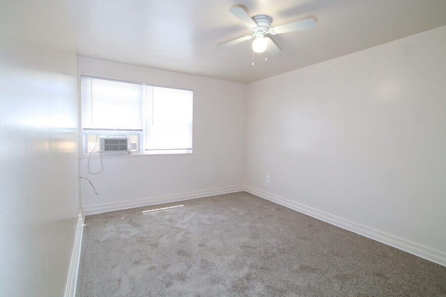 Building Photo - 126 Joliet St SW