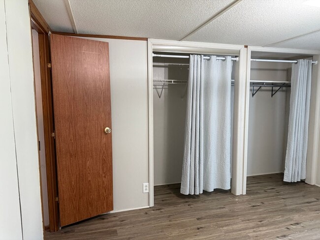 Building Photo - Move-In Ready 3 Bed, 2 Bath Home in Newton...