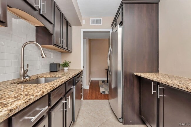 Building Photo - 7553 Buckingham Dr