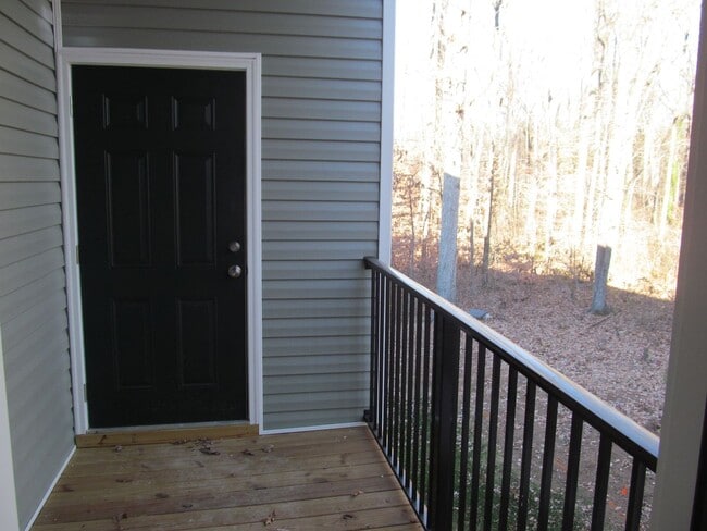 Building Photo - Spacious Condo!