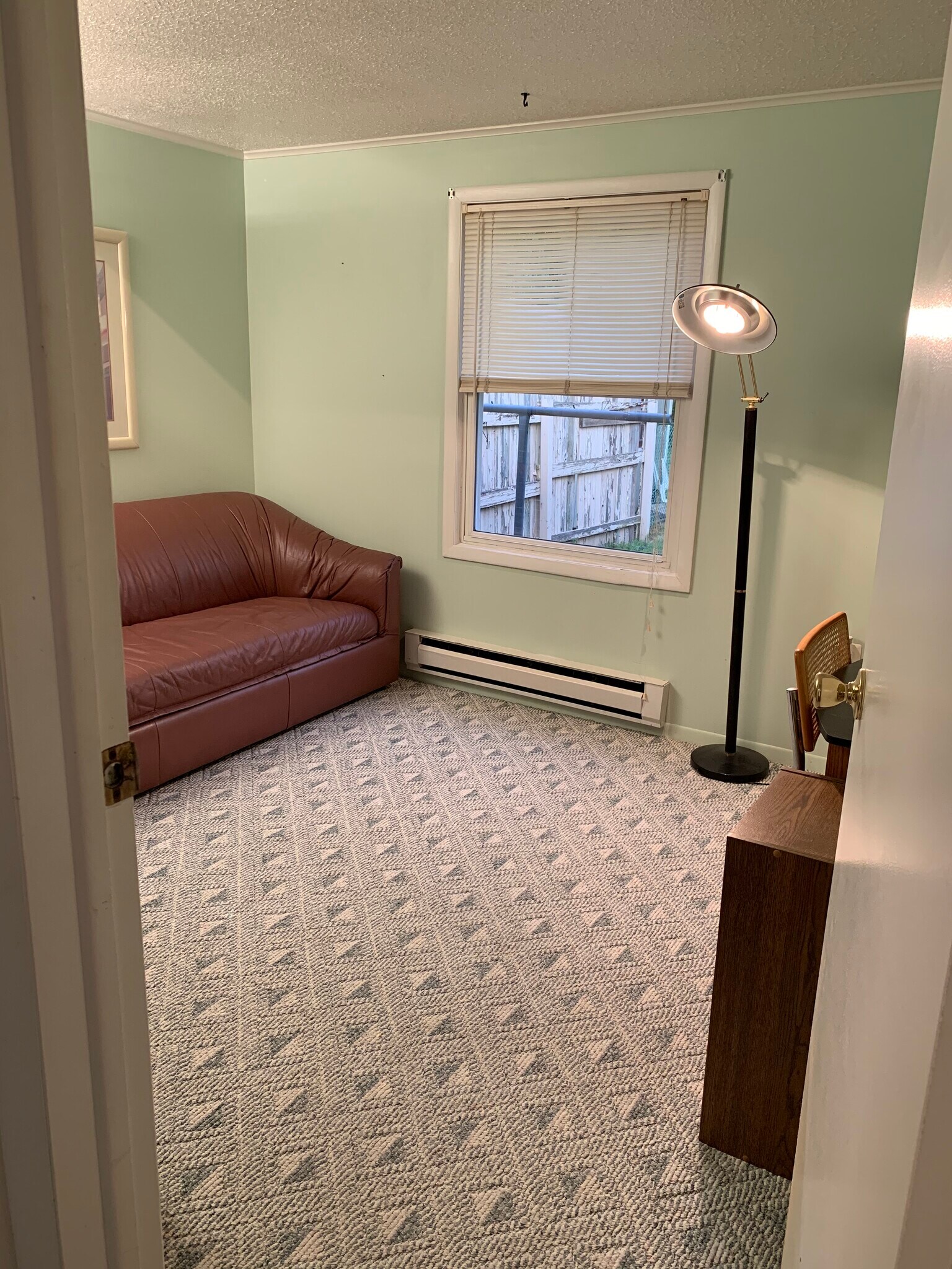 Spare bedroom - 210 Gibbons Ct