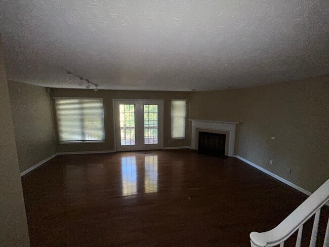 Building Photo - 3503 Lakeside Ct