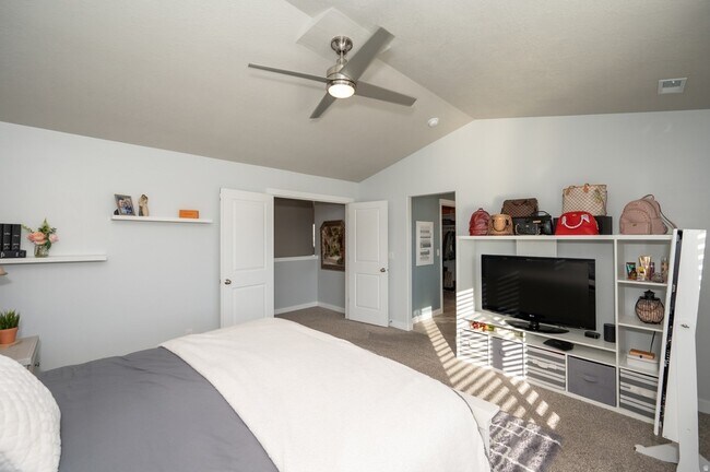 Building Photo - 4112 E Gazelle Run