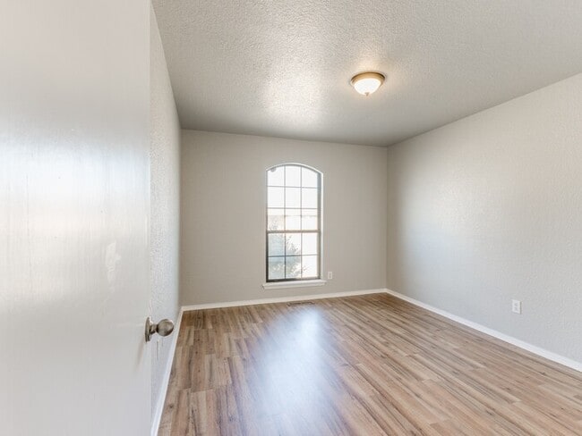 Building Photo - 509 Bluegrass Ln