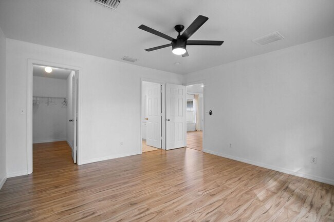 Building Photo - Well maintained Single family home 2 bed 2...