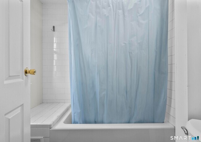 Building Photo - 426 Poplar St