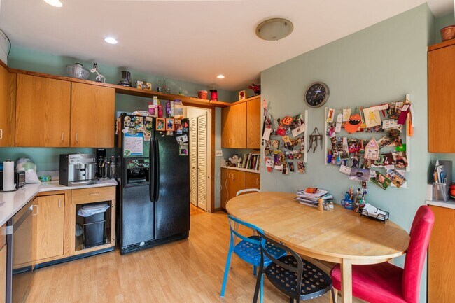 Building Photo - 206 S 43rd St