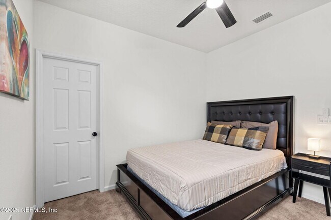 Building Photo - 12897 Logans Walk Ln