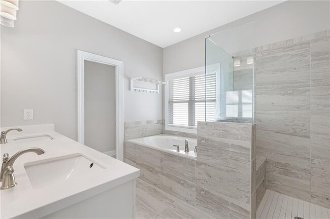 Building Photo - 1859 Commons Pl NW