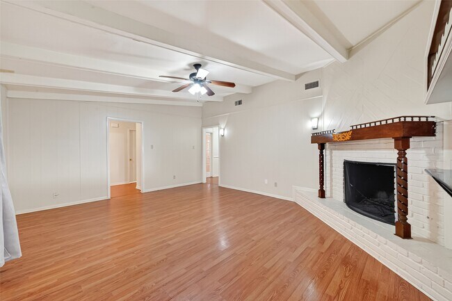 Building Photo - 2319 Blue Willow Dr