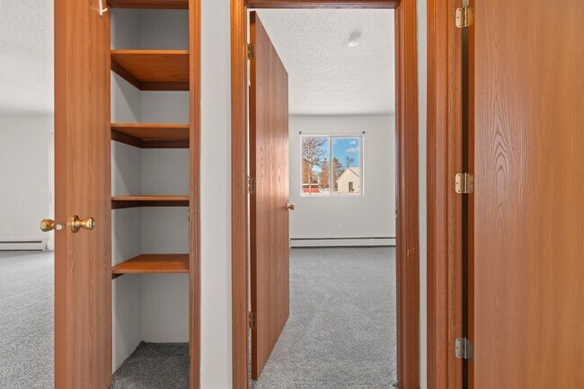 Floorplan - zSunshine Court Apartments