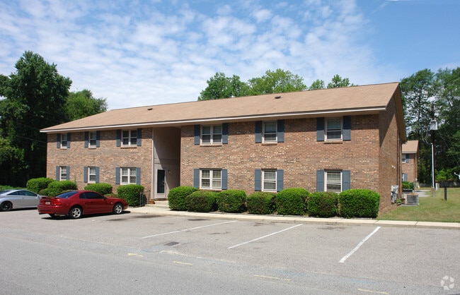 Building Photo - Lynwood Apartments