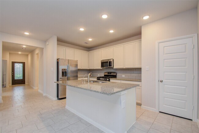 Building Photo - 18819 Fulvetta Haven Way