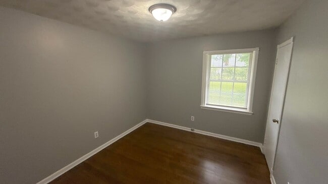 Building Photo - 3338 Covington Pike