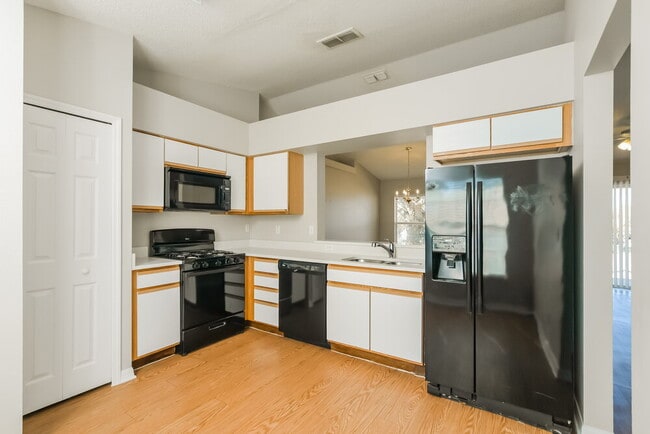 Building Photo - 11838 Foxglove Dr