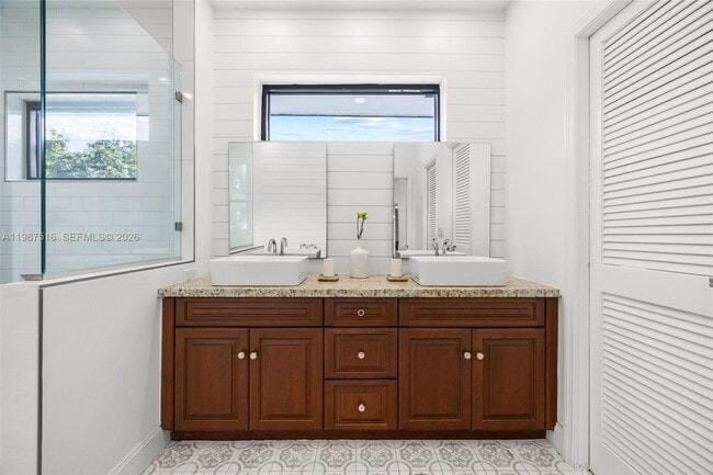 Building Photo - 14615 SW 77th Ct