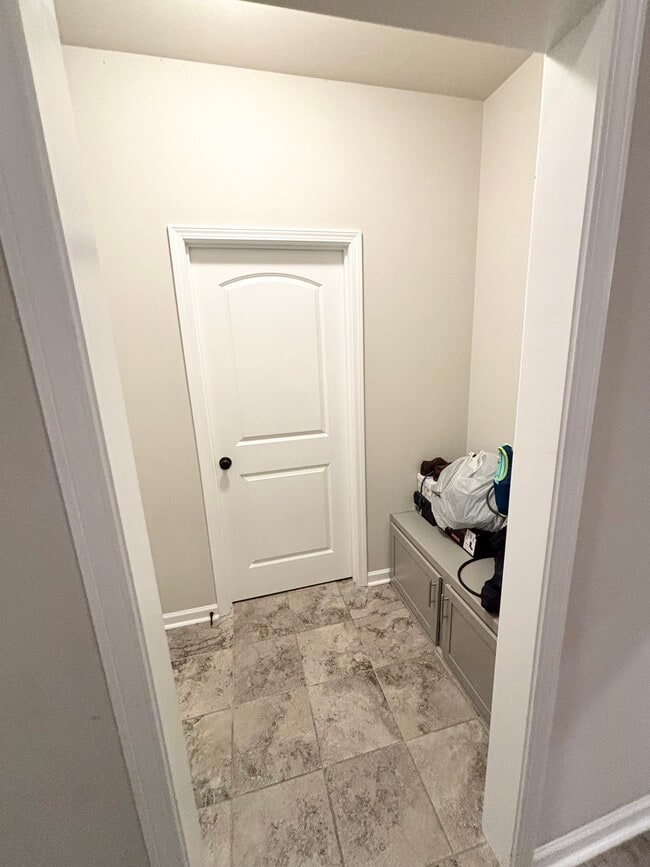 Building Photo - 5037 Park Shore Dr