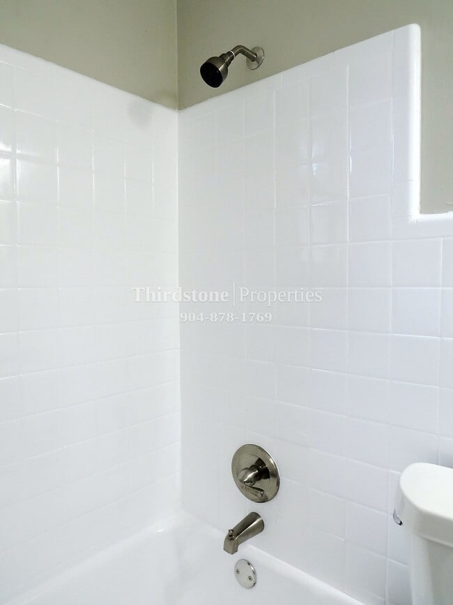 Building Photo - 1206 Cherry St