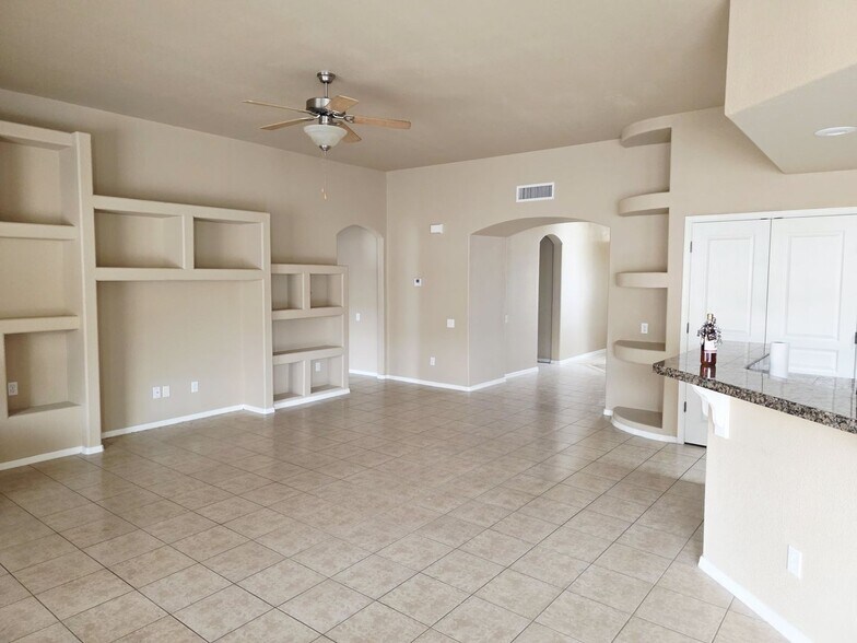 Building Photo - 5705 Ireland Dr