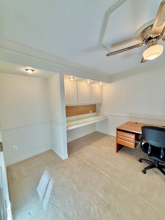 Building Photo - Beautiful 3-Bedroom Home Near Ken Caryl, Parks & Schools!!Available Now!!