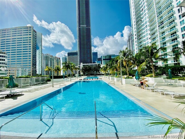 Building Photo - 950 Brickell Bay Dr