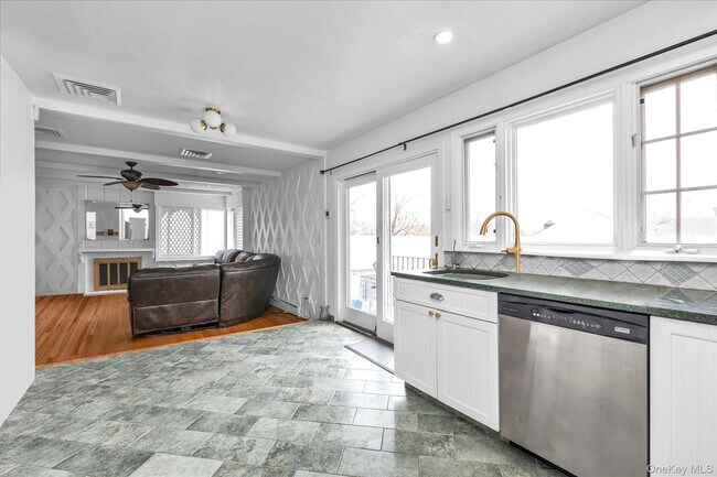 Building Photo - 8 Branding Iron Ln