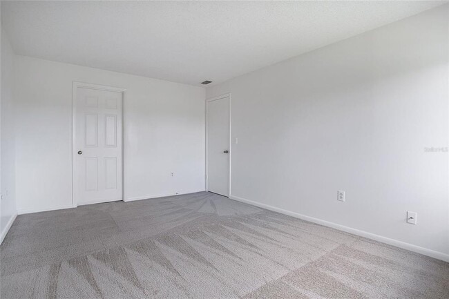 Building Photo - 5223 Vineland Rd