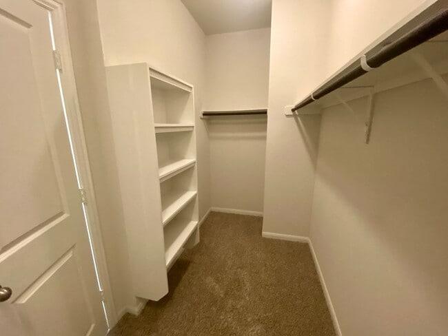 Building Photo - Spacious 4/2.5 beauty ~ Refrigerator/Washe...