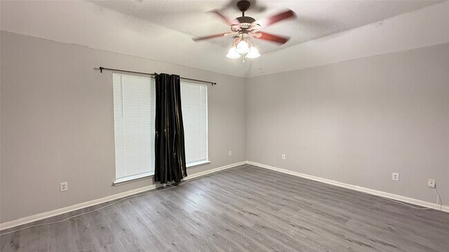 Building Photo - 4919 Lochman Ln