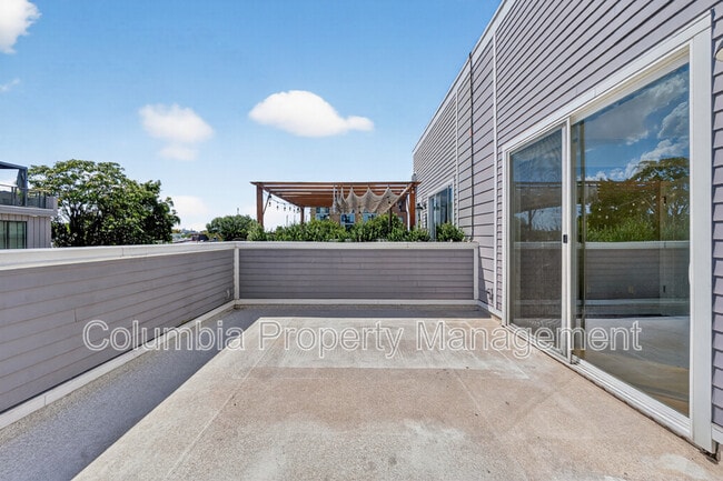 Building Photo - 638 Newton Pl NW