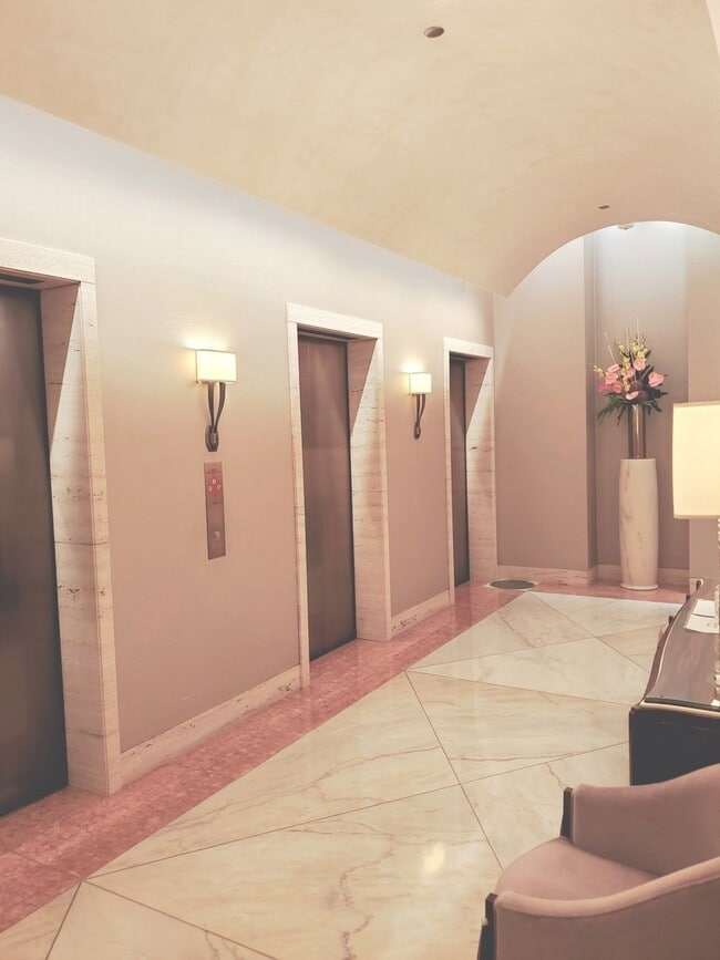 Building Photo - 180 E Pearson St